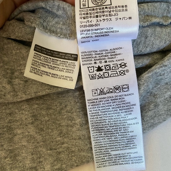 NWOT Levi’s Logo T-shirt - Picture 6 of 6